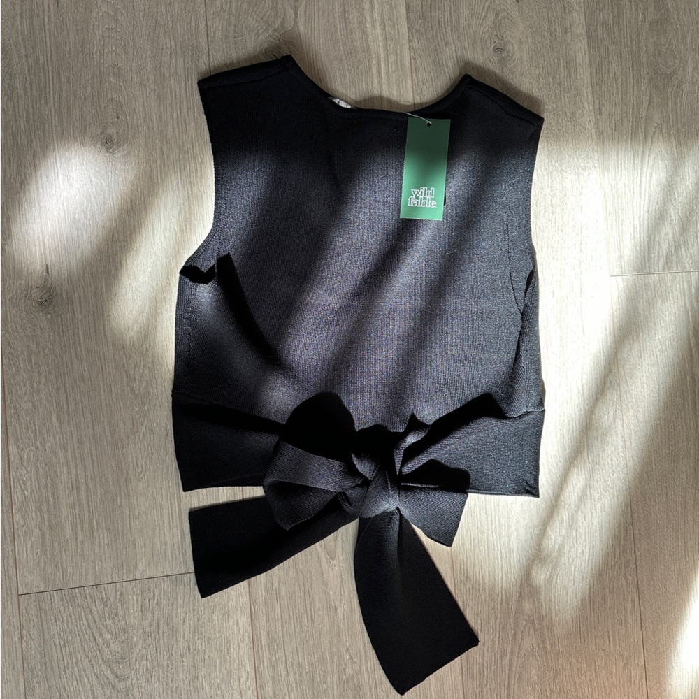 Black Low Back Bow Top